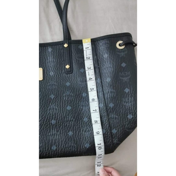 SOLD NWT MCM Signature Liz Reversible Tote Limited - Picture 14 of 14